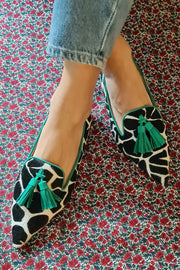 Loafer Pointu à Motif Girafe avec Franges Vertes