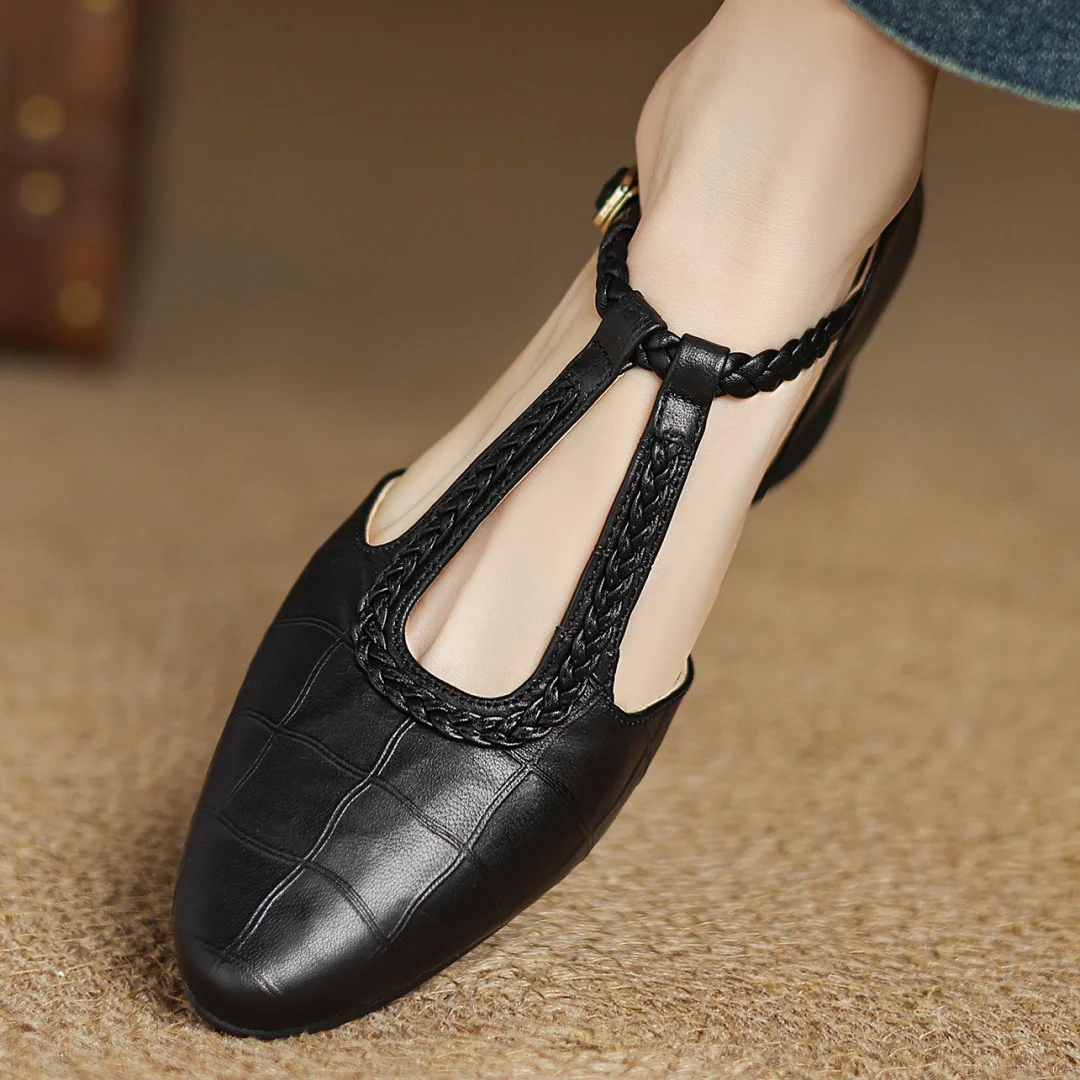 Chaussure Classique en Cuir avec Bride Tressée en T