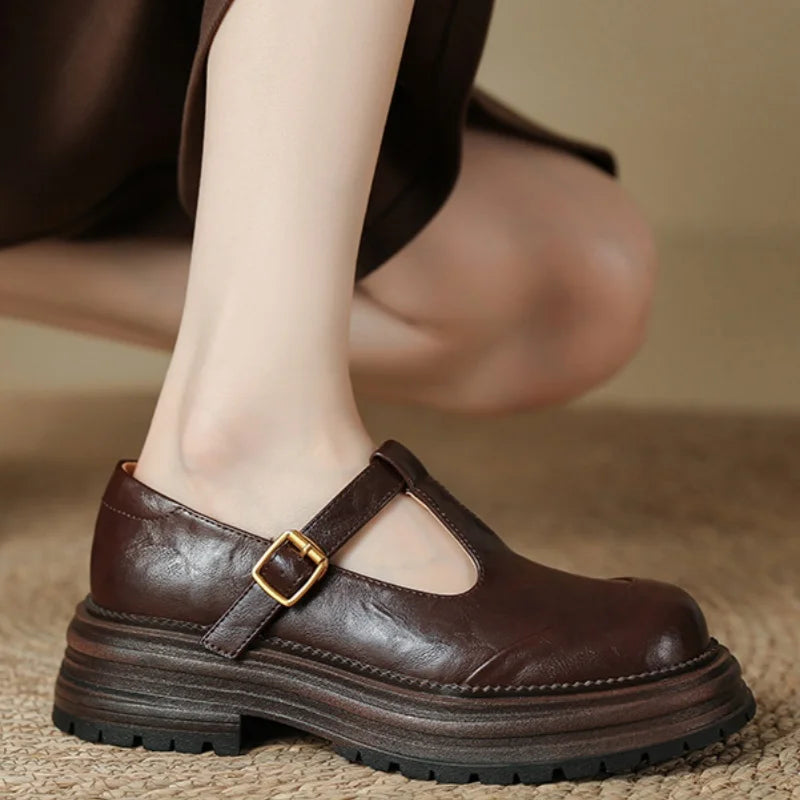Chaussures T-Bar au Charme Vintage
