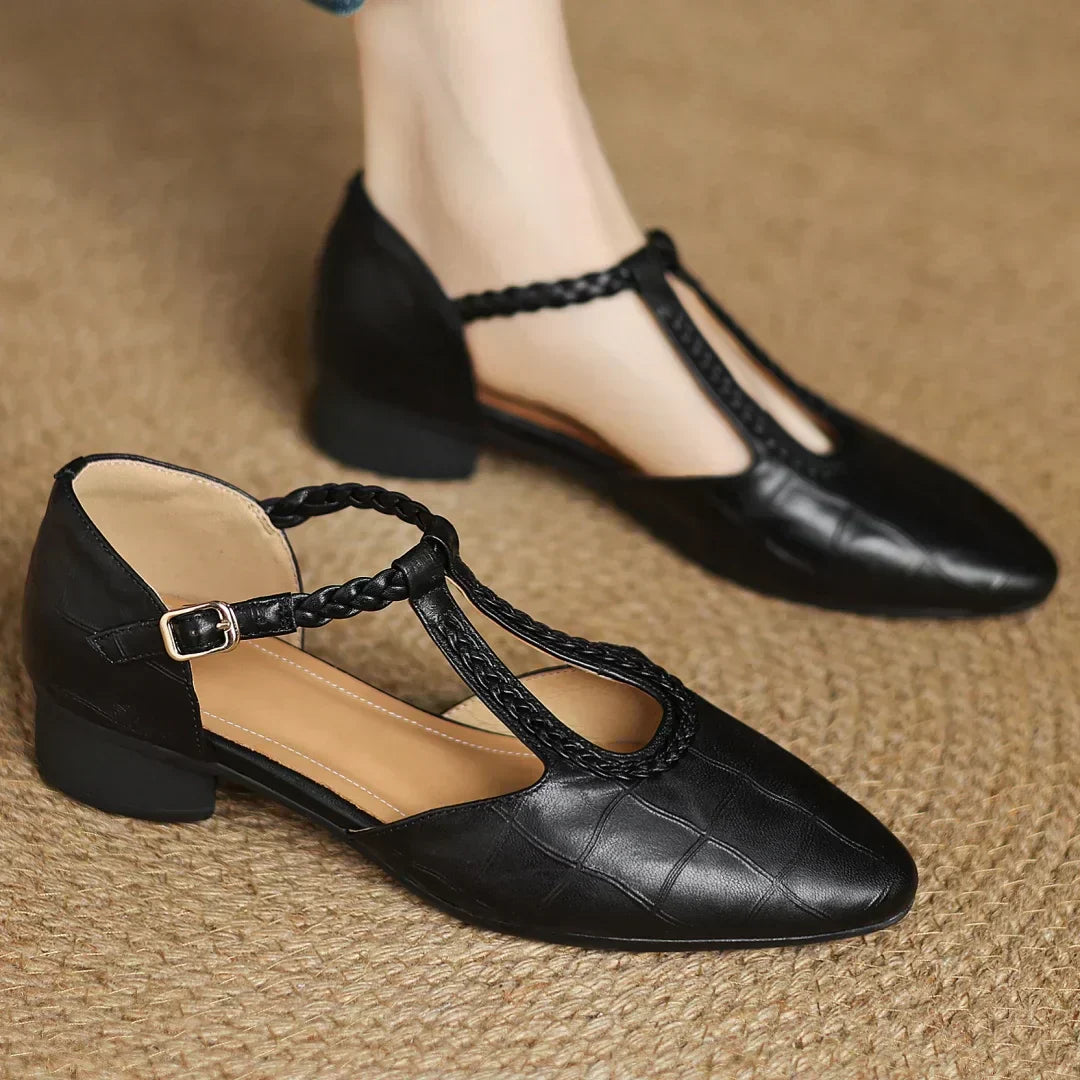 Chaussure Classique en Cuir avec Bride Tressée en T