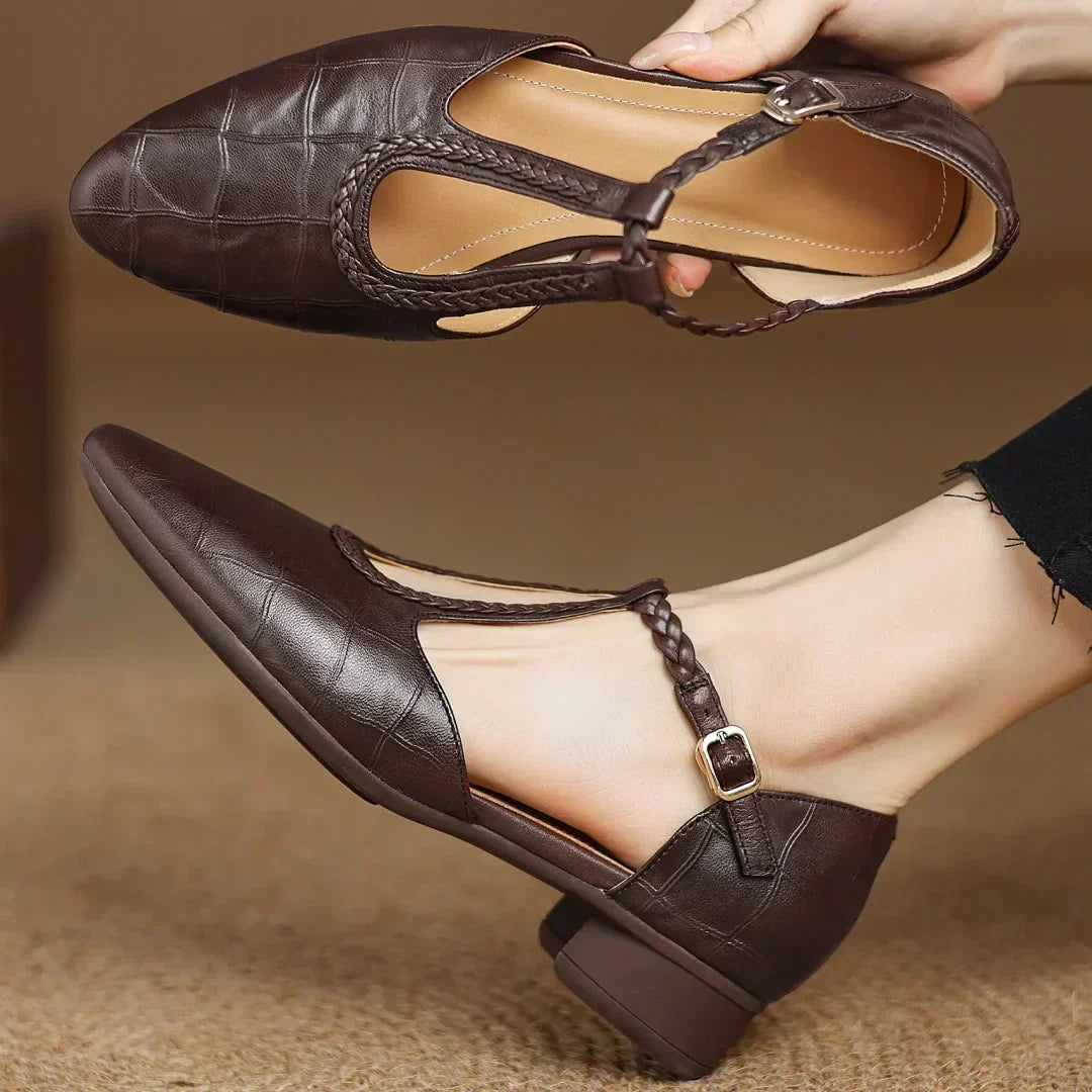 Chaussure Classique en Cuir avec Bride Tressée en T