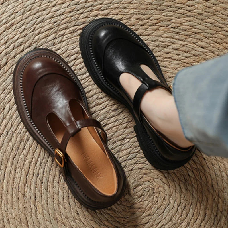 Chaussures T-Bar au Charme Vintage