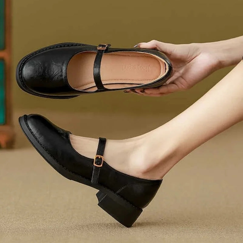 Chaussure Intemporelle en Cuir avec Bride