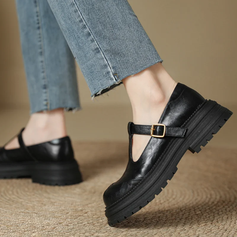 Chaussures T-Bar au Charme Vintage