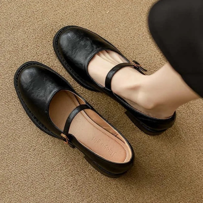 Chaussure Intemporelle en Cuir avec Bride